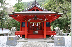 椎葉厳島神社　拝殿.PNG
