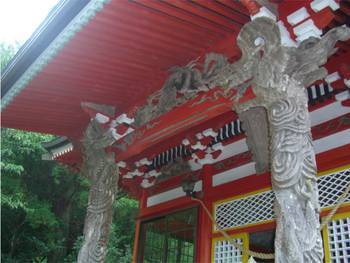 西米良村11　児原神社　柱の彫刻.jpg